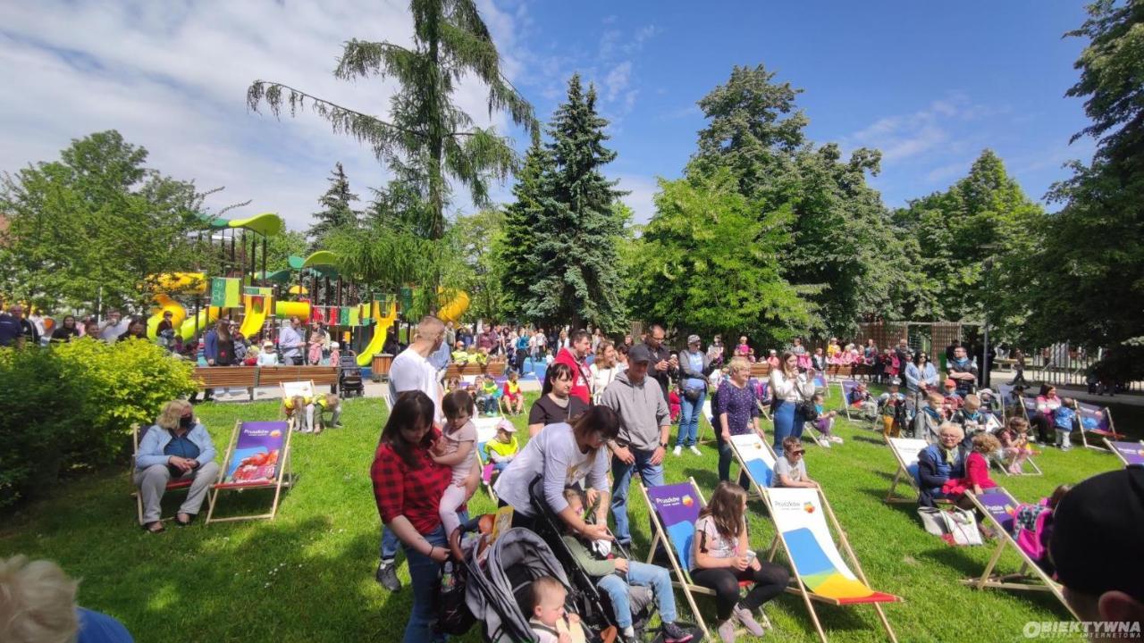 Juna - Nowoczesny Apartament W Centrum Z Widokiem Na Park Pruszków Εξωτερικό φωτογραφία