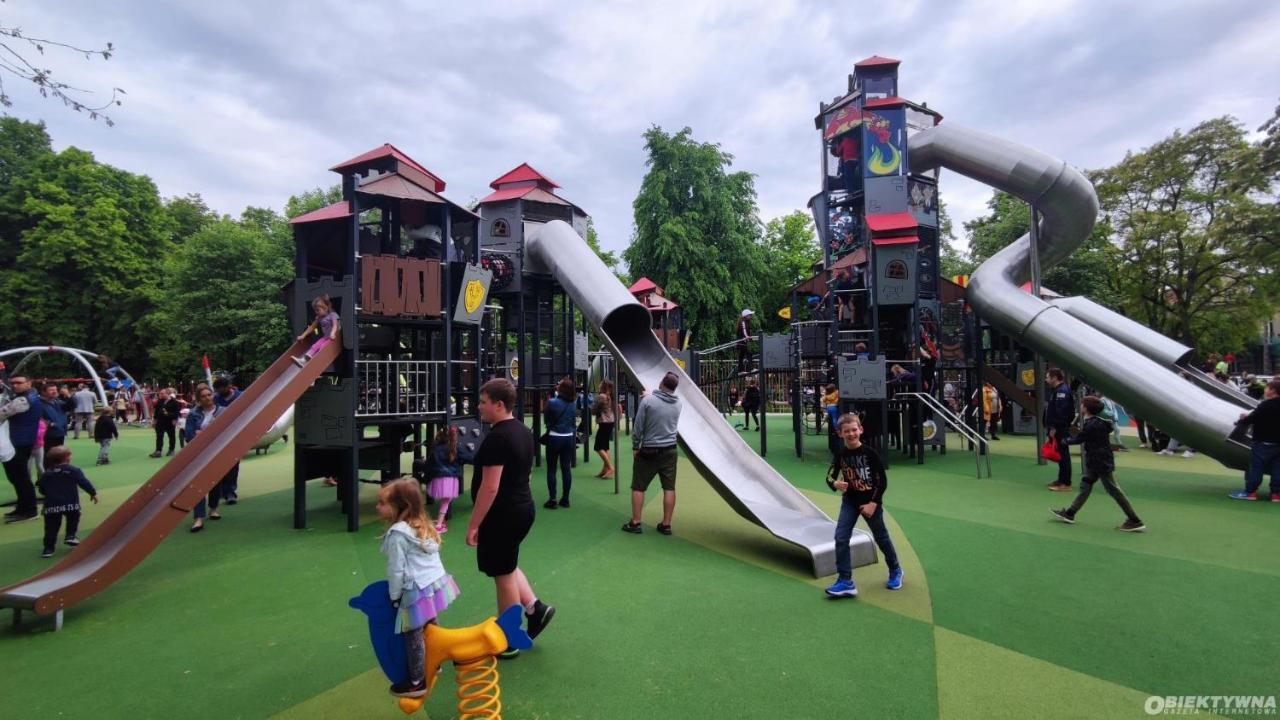 Juna - Nowoczesny Apartament W Centrum Z Widokiem Na Park Pruszków Εξωτερικό φωτογραφία